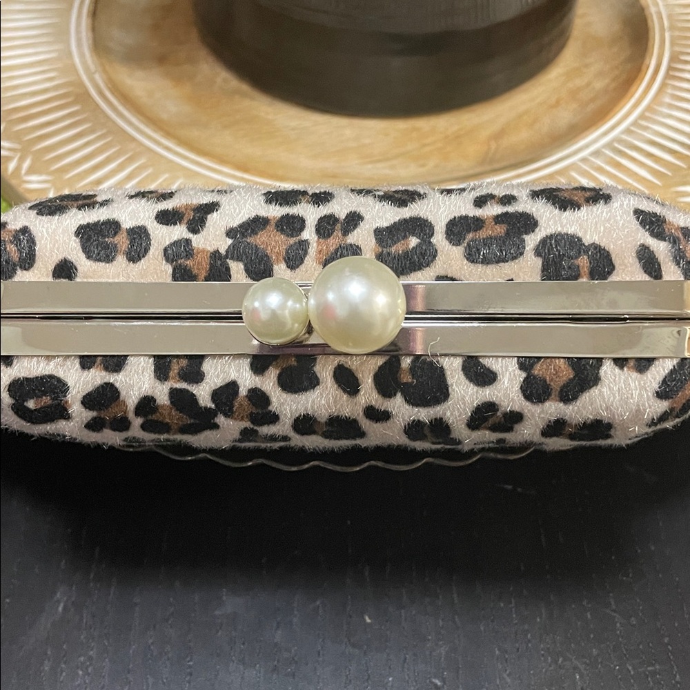 NWOT Leopard Print Clutch with Faux Pearl Clasp - Picture 2 of 6